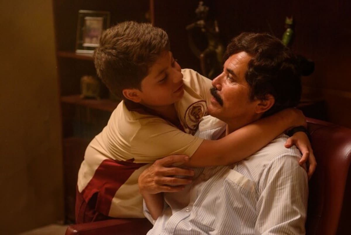 John Leguizamo se pone en la piel de Pablo Escobar en 'Dear Killer Nannies', el nuevo estreno de Disney Plus.