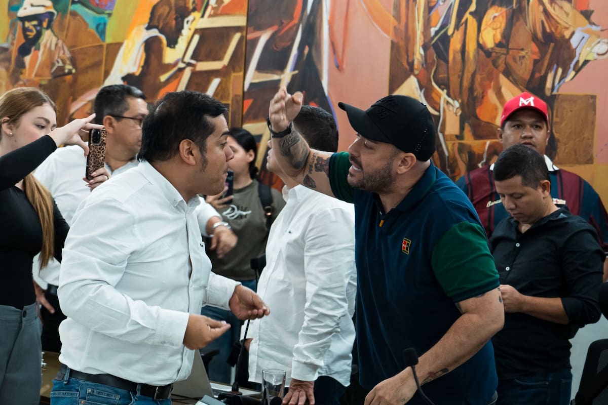 Debate del empréstito en el Concejo de Bucaramanga estuvo con los ánimos caldeados entre las personas que defendían la iniciativa y los que se oponían (Fotos de Juan Ortega / VANGUARDIA).