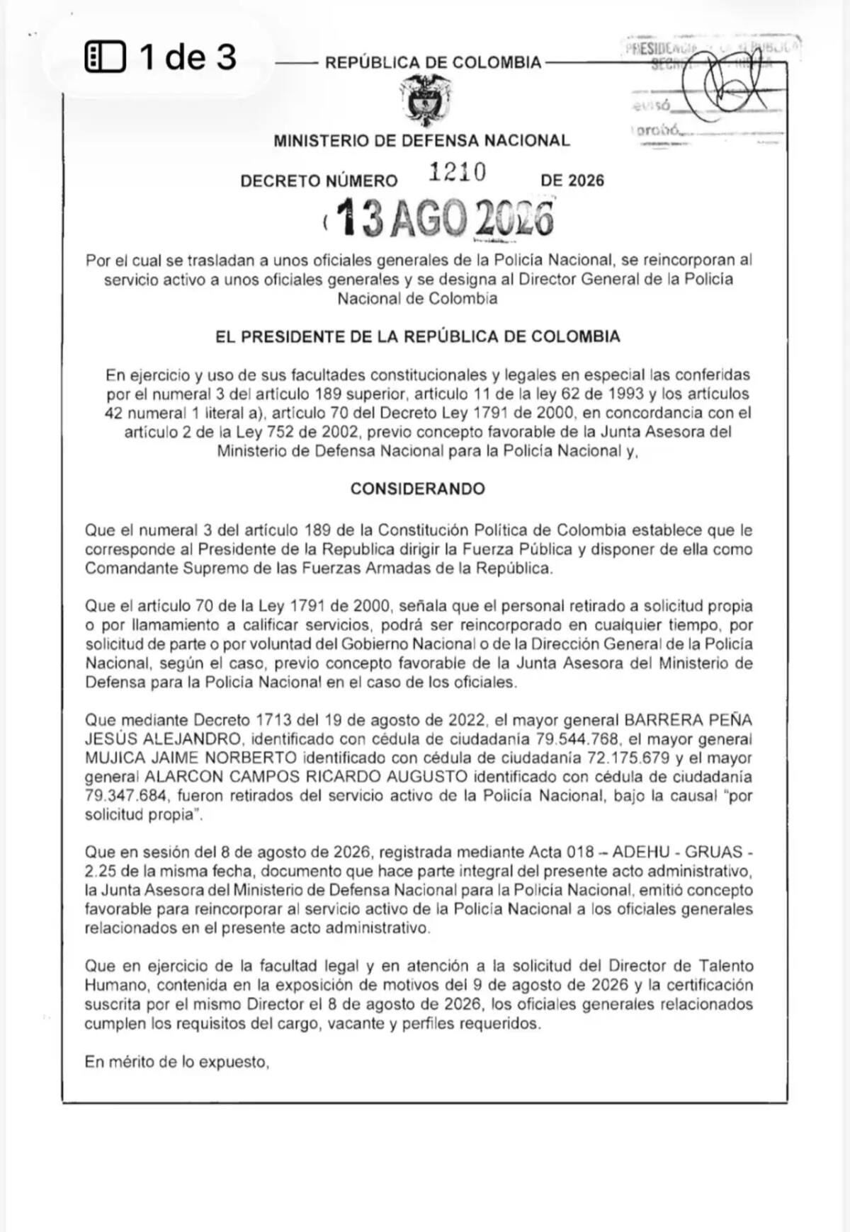 El presidente Abelardo De La Espriella firmó el decreto que establece cambios en la cúpula de la Policía Nacional. Foto tomada de: X.