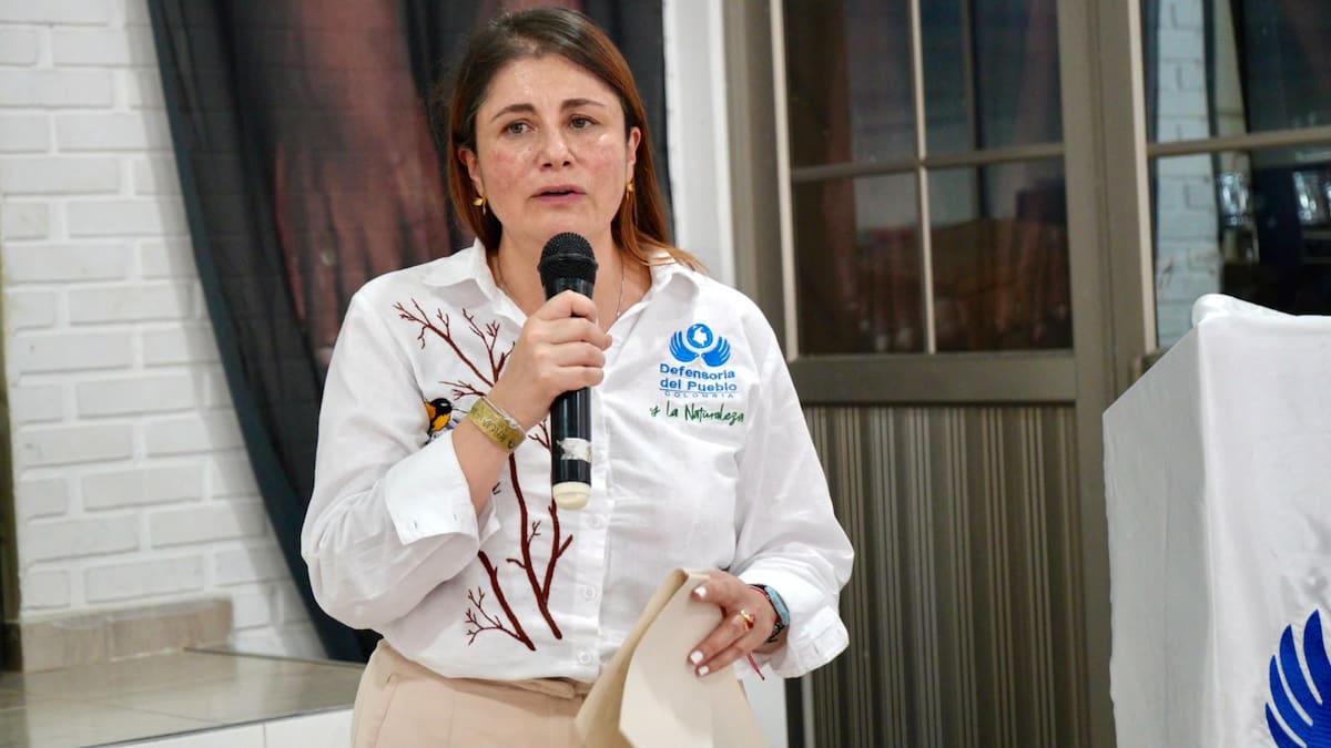 Defensora del Pueblo, Iris Marín Ortiz, visitó el barrio Nelson Mandela, en el marco de la cumbre sobre movilidad humana, en Cartagena. // Foto: cortesía - Defensoría