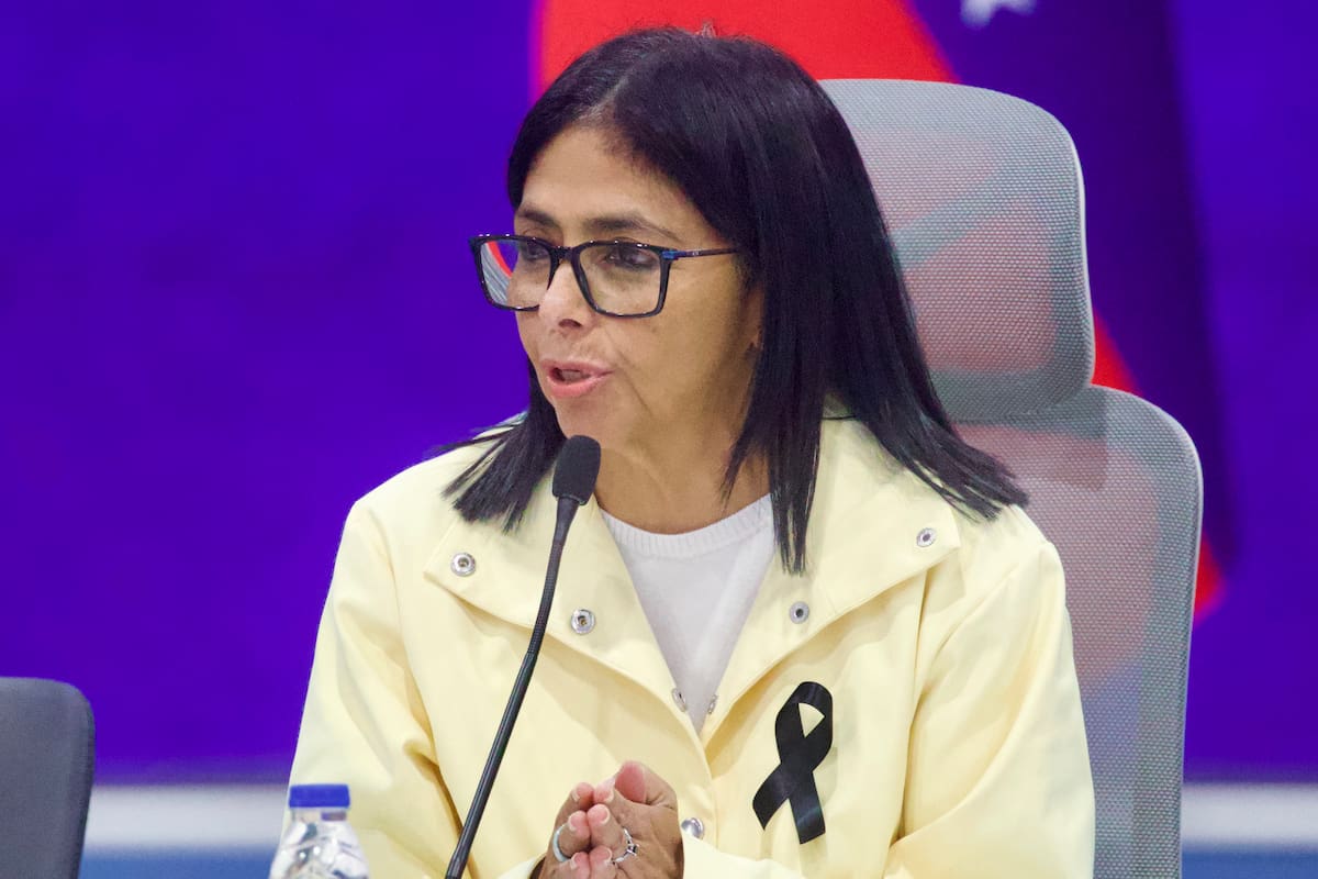 Los comercios en Venezuela ya no estarán obligados a utilizar máquinas fiscales, una medida anunciada por el Gobierno para reducir costos y facilitar la formalización de pequeños negocios. //EFE - Iván Cárdenas.