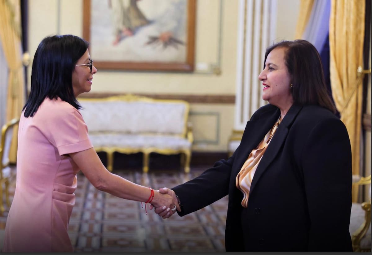 La presidenta encargada de Venezuela, Delcy Rodríguez, recibe a la oposición en el palacio de miraflores. //Cortesía presidencia de Venezuela.