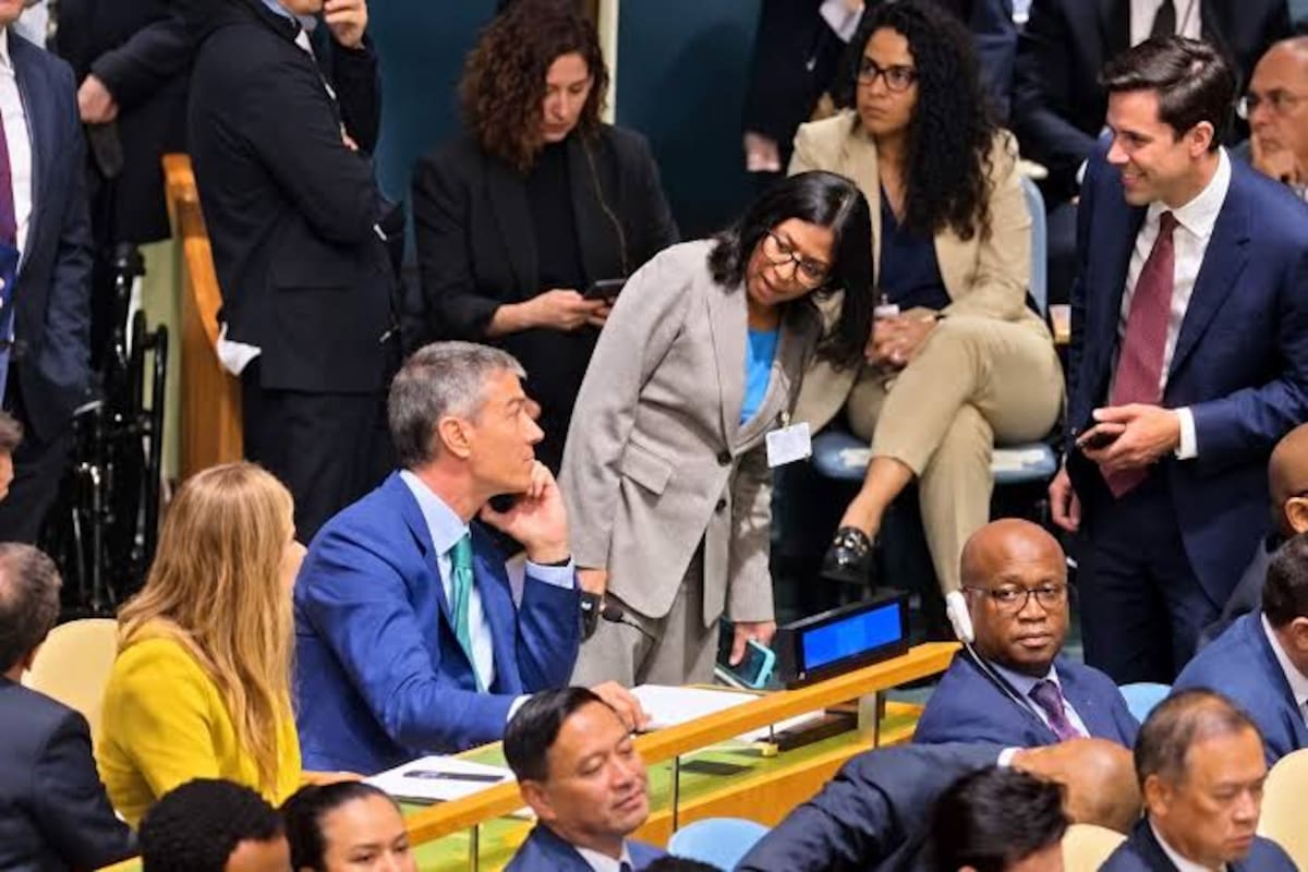 La dirigente venezolana atraviesa el hemiciclo de la ONU para buscar al presidente, que corta una llamada para saludarla Foto: captura de video