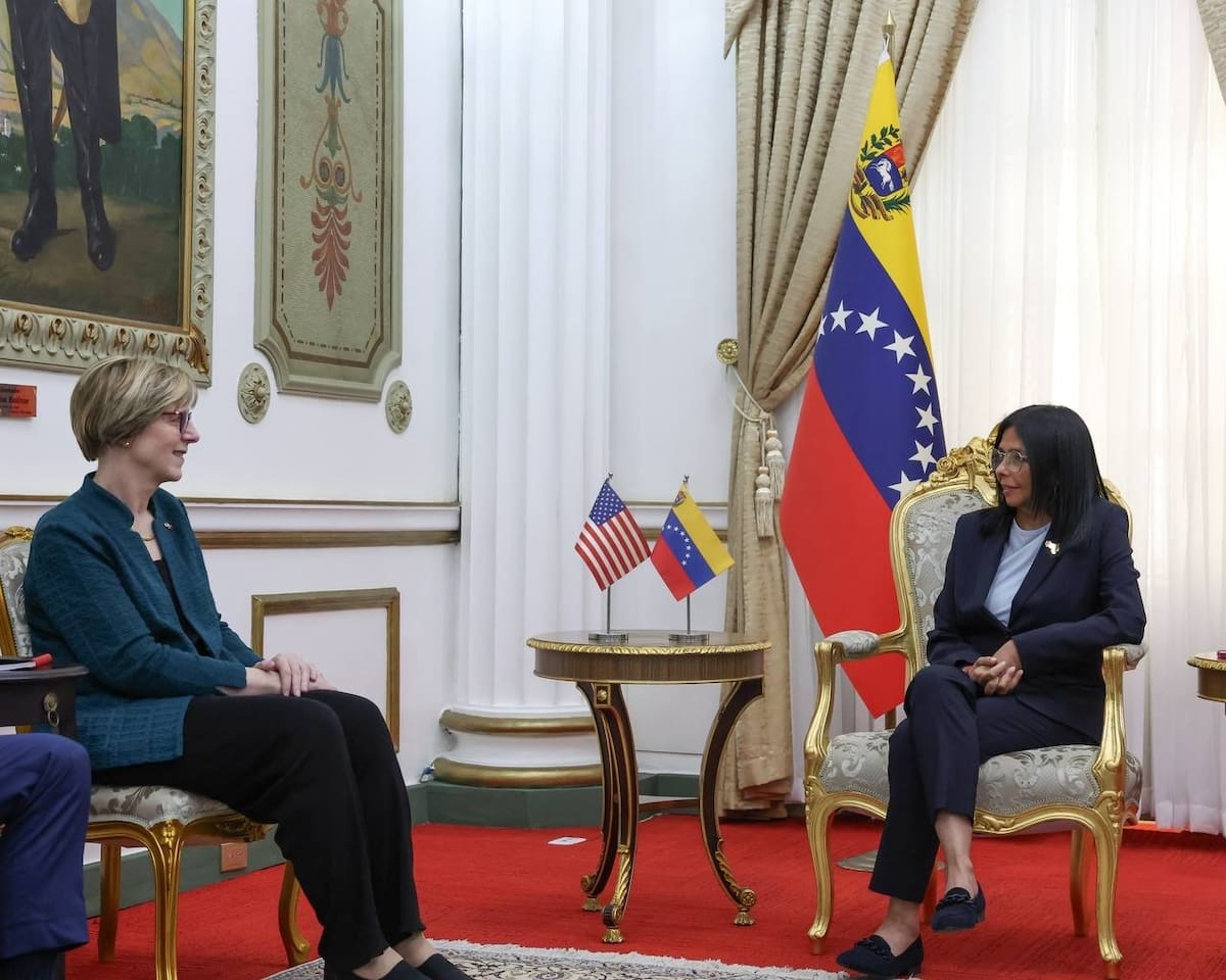 Laura Dogu, enviada de Trump para Venezuela, y Delcy Rodríguez, presidenta de Venezuela. // Foto: Colprensa.