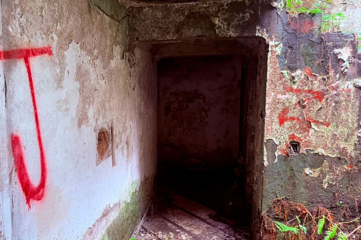 Demuelen casa de Pablo Escobar en Medellín que supuestamente se usaba para "satanismo". | Fotos: Alcaldía de Medellín.