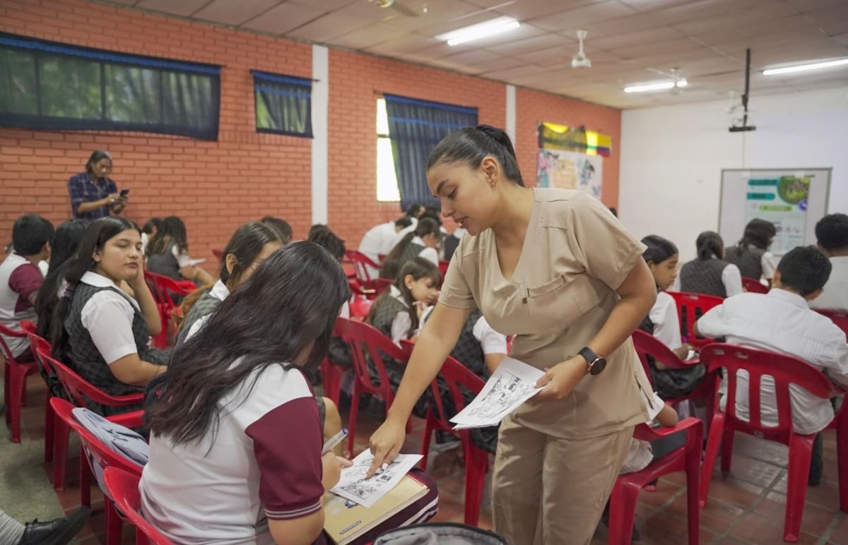 Estudiantes del colegio John F. Kennedy participaron en la jornada pedagógica de prevención contra el dengue, una de las primeras actividades de la estrategia que la Secretaría Distrital de Salud llevará a los colegios oficiales de Barrancabermeja.
Suministrada/Vanguardia