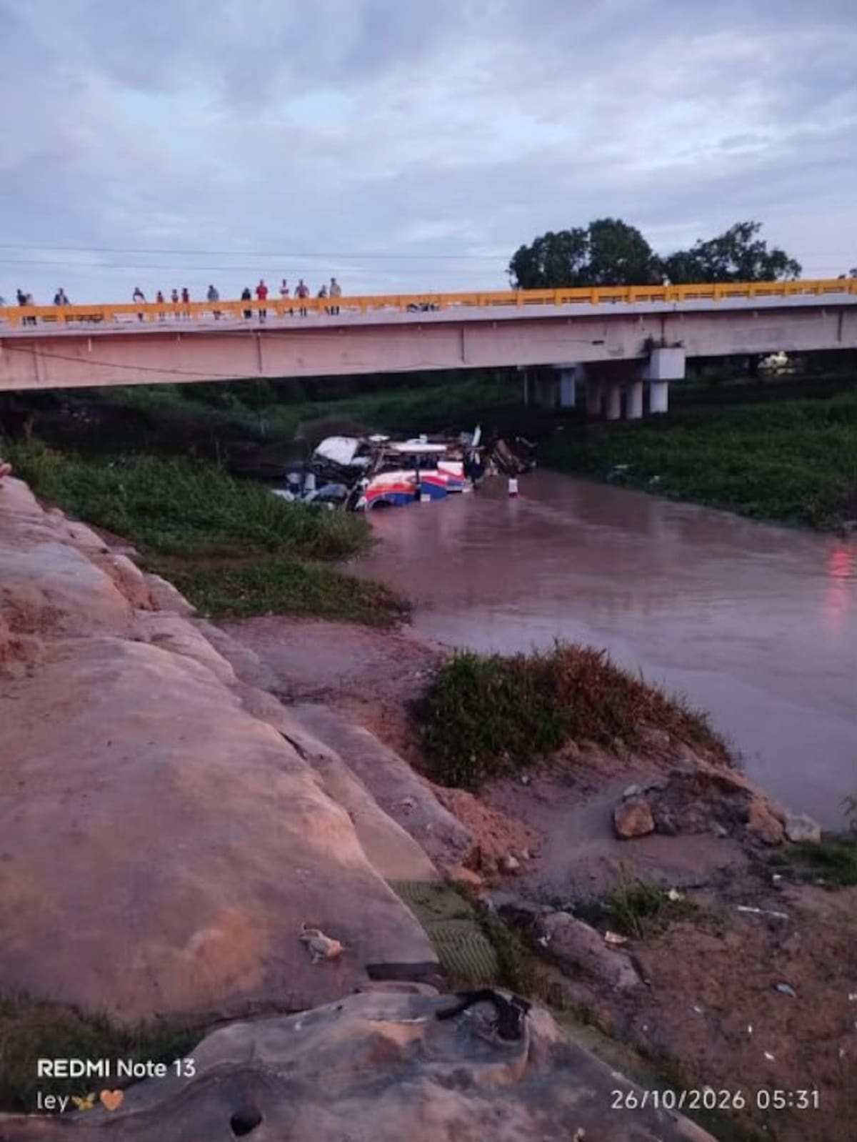 Geovanny Lobo y Harold Santana, corista y guitarrista de la agrupación de Kbeto Zuleta, fallecieron en el accidente de tránsito ocurrido en la vía entre Bosconia, Cesar, y El Difícil, Magdalena. Fotos difundidas en las redes sociales // X.