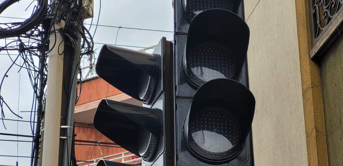 ¿Qué les pasa a los semáforos de Bucaramanga? (Foto: Franz Rey/ VANGUARDIA)