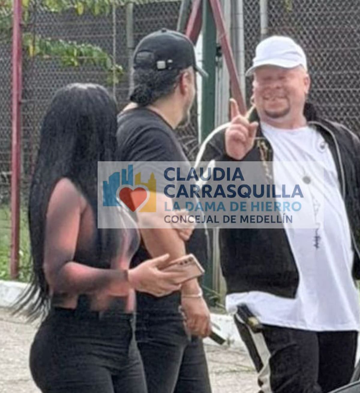 Una fiesta de grandes proporciones con artistas vallenatos, licor y servicio de catering pagada por jefes de bandas presos derivó en sanciones, investigaciones y una crisis política para el proceso de paz en el Valle de Aburrá. Denuncia realizada por la Concejal del Centro Democrático Claudia Carrasquilla