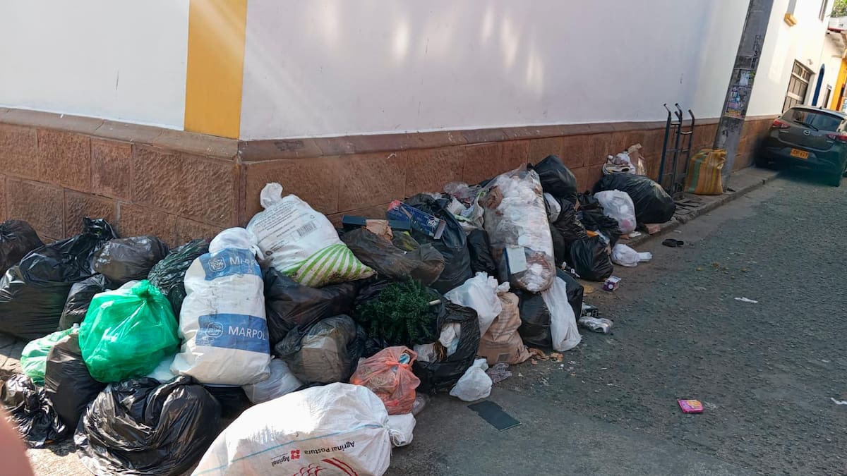 La comunidad denuncia que desde finales de 2023 se interrumpieron y desmejoraron las frecuencias de rutas de recolección en Rionegro, Santander. (Fotos: Suministradas / VANGUARDIA)