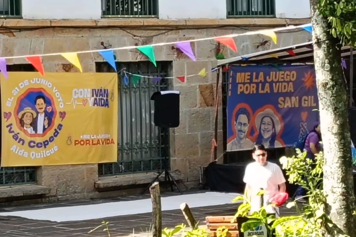 Denuncian uso de la fachada de la Alcaldía y del parque principal de San Gil para propaganda política. Foto suministrada/VANGUARDIA