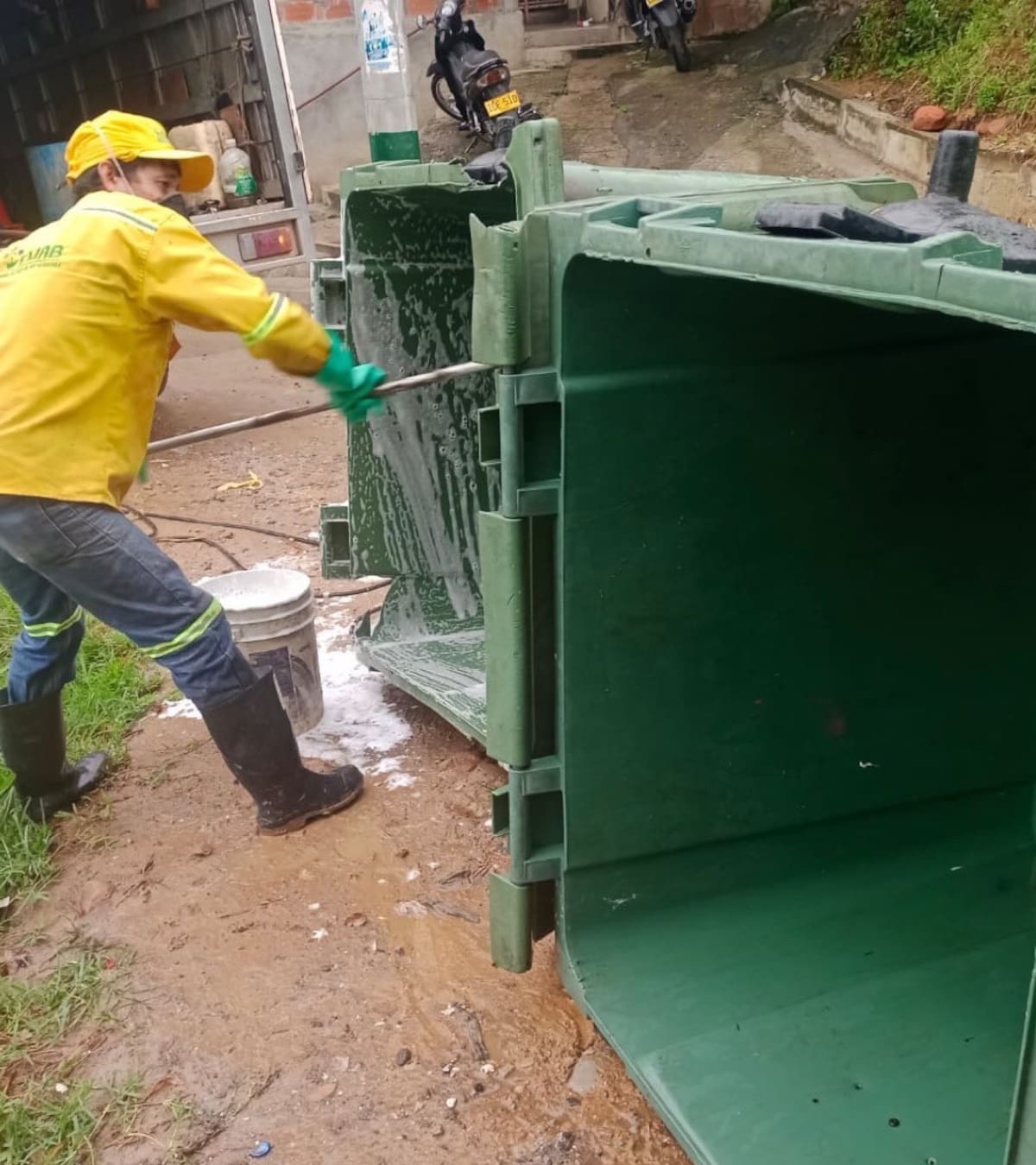 En barrios como El Sol y San Martín las comunidades ordenaron la disposición de sus desechos por medio de estos contenedores.