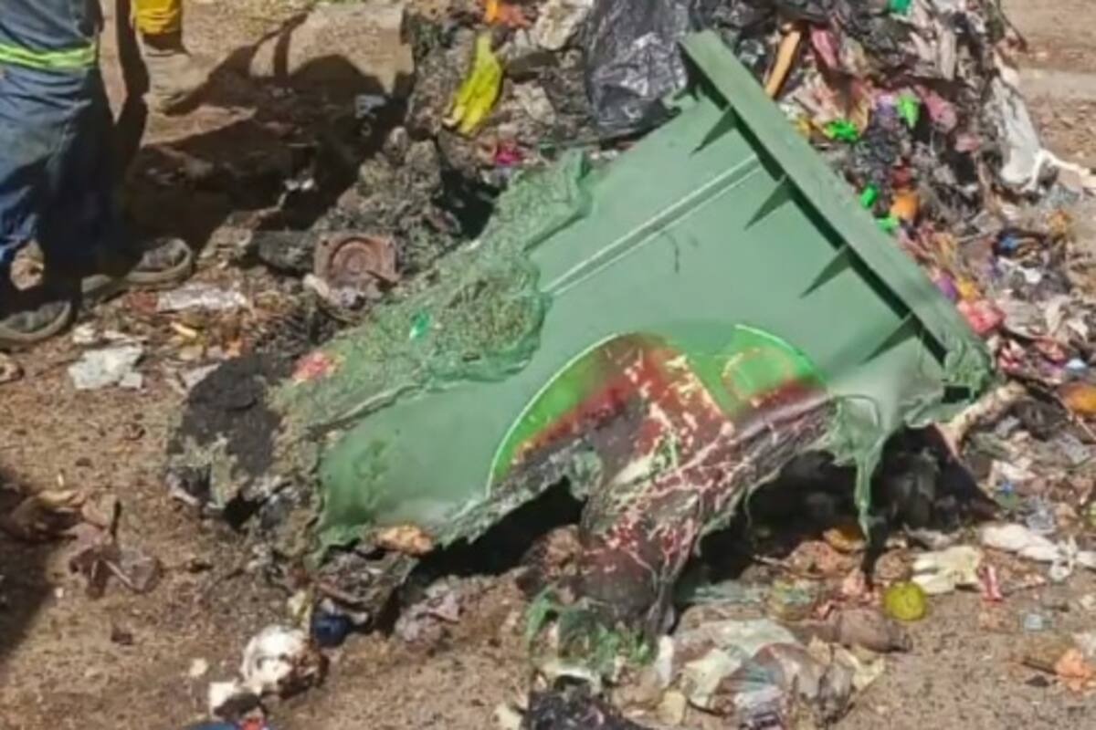 Vándalos prendieron en llamas uno de los contenedores de residuos sólidos instalado en el barrio San Pedro, en la Comuna 9 de Bucaramanga. La Emab alerta varios ataques de este tipo en lo corrido de 2024 (Fotos: suministradas / VANGUARDIA)