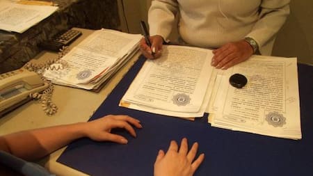 Derecho de preferencia notarial en Colombia: ¿Es aplicable sin ley?