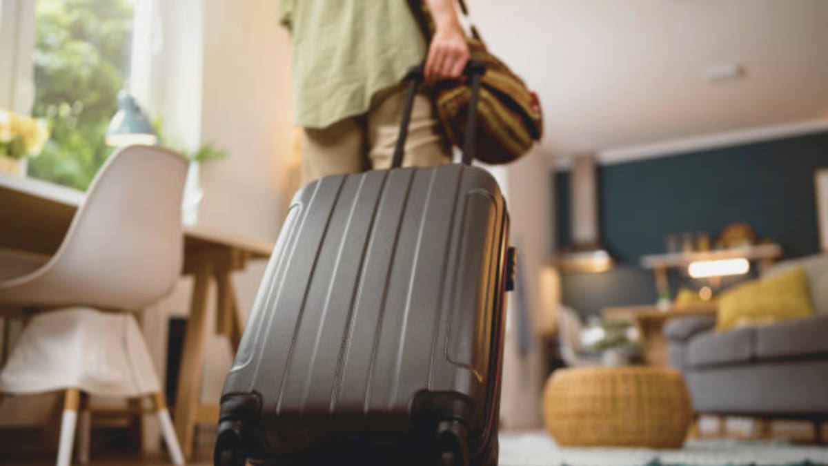 La ley en Colombia prohíbe expulsar a menores de edad del hogar y establece que, en casos de discapacidad, el apoyo de los padres puede ser indefinido. Imagen de referencia tomada de: Istock.