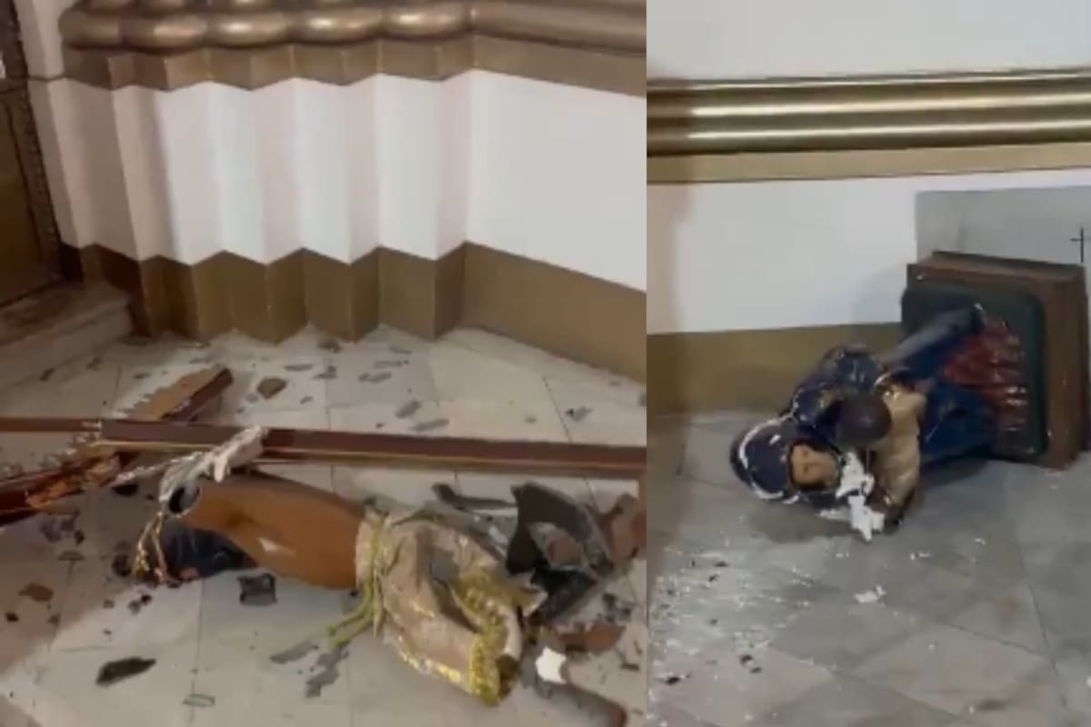 Las imágenes muestran las esculturas destruidas, fragmentos en el suelo y afectaciones en distintos puntos del interior del templo.