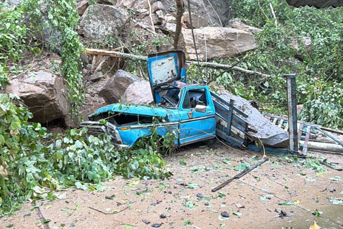 El desprendimiento de rocas de una montaña en el sector Maravillas generó la emergencia por lluvias en San Vicente de Chucurí. Una persona resultó lesionada.
Suministrada/Vanguardia