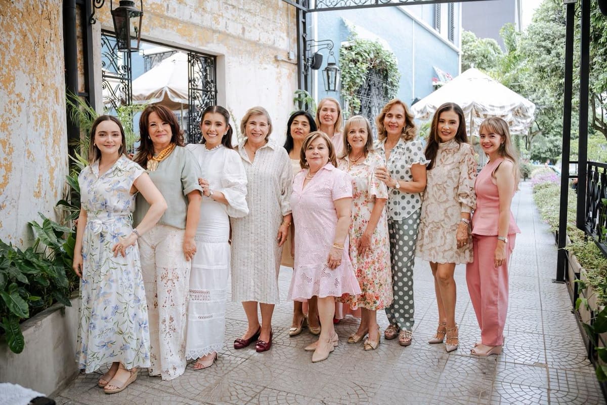 Paola Trillos, Ana Daniela Pinto, Ana Felicia Barajas, María Carolina Rojas (novia), Carolina Saavedra, Viviana Frattali, Luz Marina Becerra, Emma Lucía Castañeda, Elizabeth Mejía.
Suministrada / VANGUARDIA