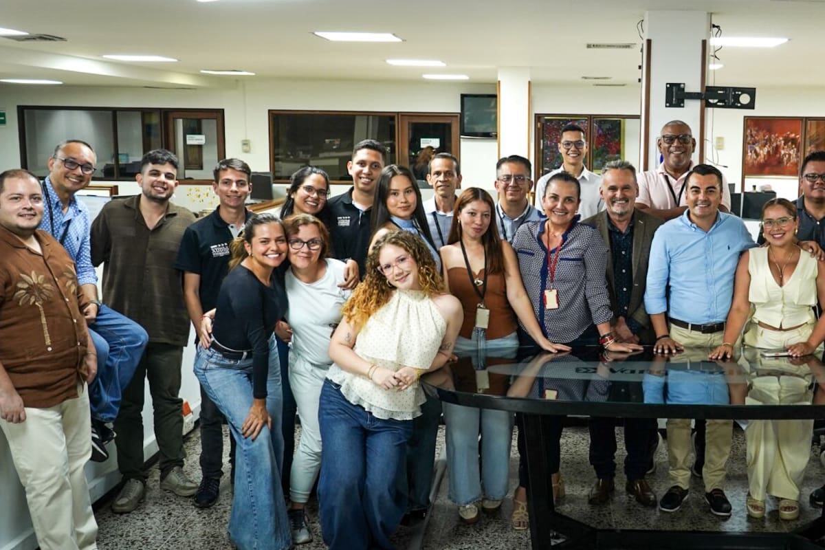 John Arias, Juan Carlos Chio, Danilo Cárdenas, Andrés Valdez, Alejandra Hernández, María Paula Rincón, Mónica Mantilla, Gabriela Guerrero, Eduin Gélvez, Giselle Jejen, Nelson Caviedes, Tatiana Puentes, Juan Carlos Gutiérrez (director de Vanguardia), Arley Sánchez, Ángela Castro, Euclides Kilô Ardila, Aurelio Valencia, Milton Velosa, Luisa Fernanda Garzón, Fabián Pabón, Juan Pablo Borrero, Juliana Marciales, Camila Torres, Dohalfre Pinto y Sebastián D’Silva. Marco Valencia / VANGUARDIA