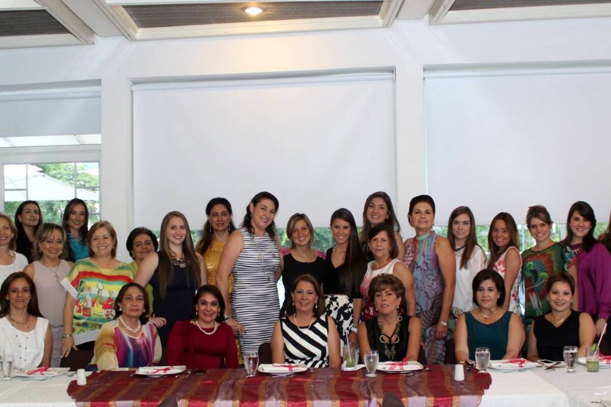 Martha Prieto, Ana Milena Martínez, Gloria Arenas, Claudia Santarelli, Laura Gómez, Gabriela Ruiz, Martha Juliana Acevedo, Luz Helena Ruiz, María Alejandra Mantilla, Claudia Patricia Mantilla, Adriana Rojas, Karina Gómez, Natalia Vergel Mantilla, Mariela Rojas, Eugenia Acevedo, Mariela Serrano, Viviana Velasco, Catalina Luna, María Juliana Dimarco, Catalina Arango, María Cecilia Martínez, Diana Sandoval, María Gabriela Biffi, Adriana García, María Teresa Muñoz, Margarita Arenas, Fanny Mantilla, Amparo Mantilla, Gloria Mantilla, Viviana Trujillo, Silvia Suescun, Claudia Puyana, entre otros. (Foto: Suministrada / VANGUARDIA LIBERAL )