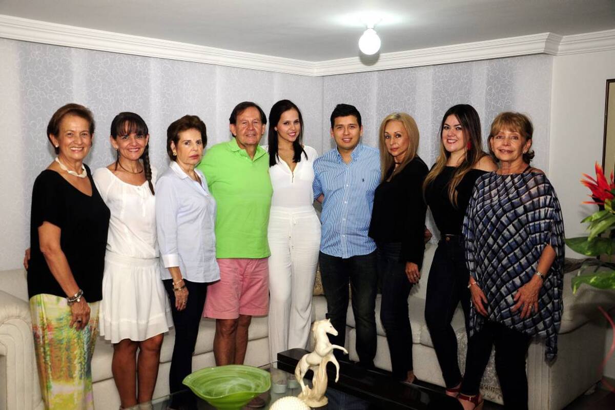 Marta Cardoso, Yanet Arciniegas, María Cristina Mantilla, Manuel Mantilla, Valentina Mantilla, Richar Menjura, Lucía Oliveros, Camila Rueda y Esperanza Oliveros. (Foto: Didier Niño Carvajal / VANGUARDIA LIBERAL )