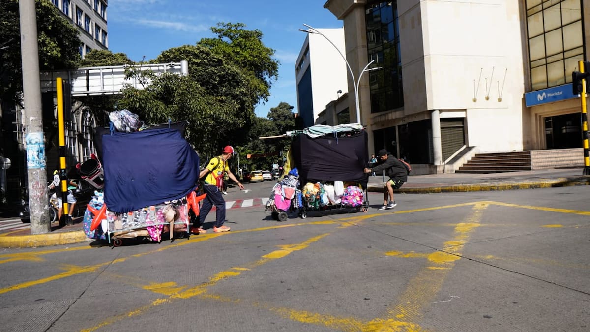 Los vendedores que se ubicaban sobre la 36 se trasladaron a otro punto del Centro. (Fotos: Marco Valencia / VANGUARDIA)