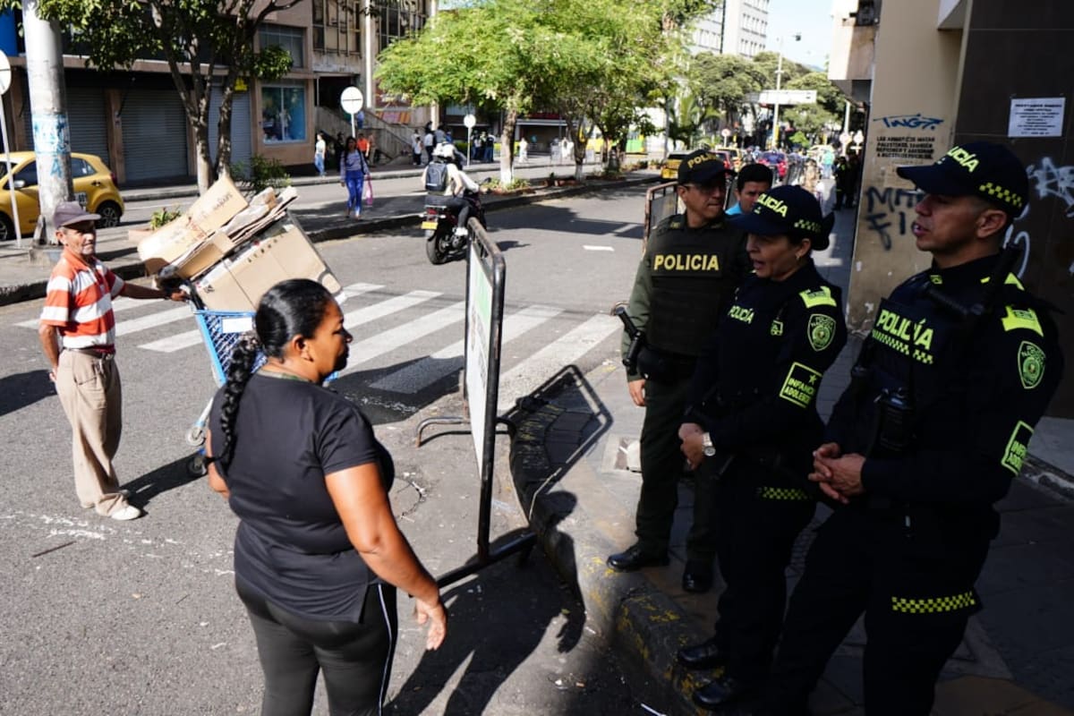 Desde las primeras horas de la mañana se desplegó este contundente operativo entre Alcaldía de Bucaramanga y Policía. (Fotos: Marco Valencia / VANGUARDIA)
