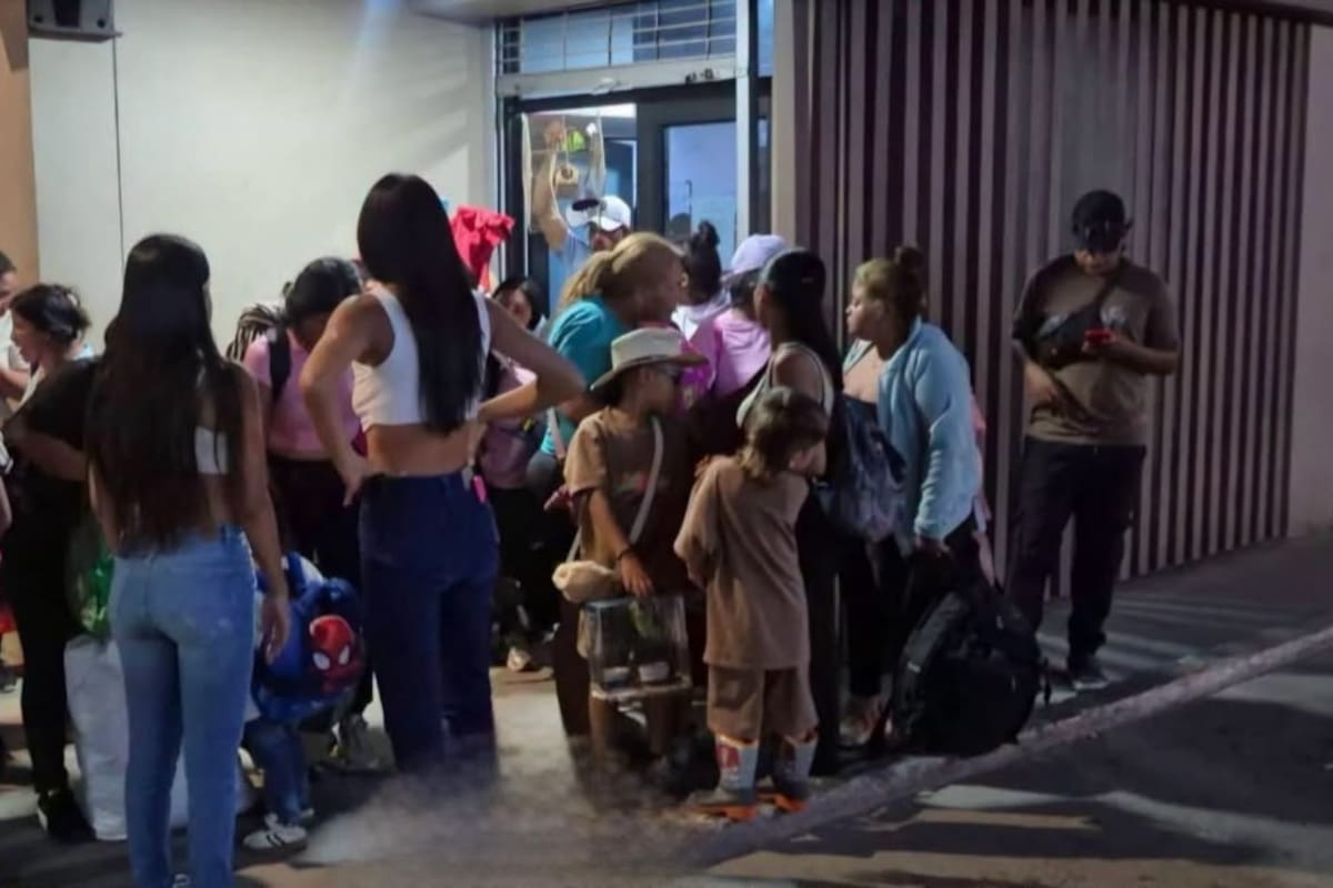 Familias campesinas de la vereda Río Bagre abandonaron sus viviendas tras quedar en medio de los enfrentamientos entre grupos armados ilegales en zona rural de Remedios, Antioquia.
Suministrada/Vanguardia