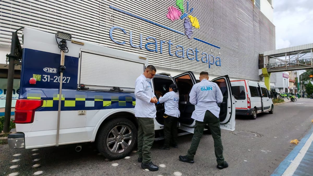 Detalles de la balacera dentro del Centro Comercial Cuarta Etapa en Bucaramanga. Foto Marco Valencia