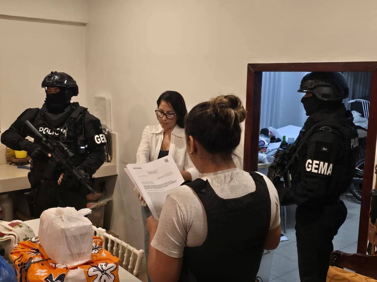 El procedimiento judicial contra la dirigente ecuatoriana desató respuestas de sus aliados y elevó la tensión entre el correísmo y el Gobierno, en un momento decisivo para la política nacional.