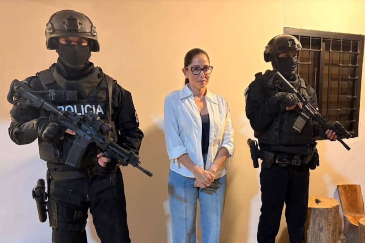 La detención de Luisa González abrió un nuevo capítulo de tensión política en Ecuador. Las reacciones de sus aliados y las implicaciones judiciales del caso ponen el foco sobre el correísmo y el escenario electoral. Foto: Policía de Ecuador