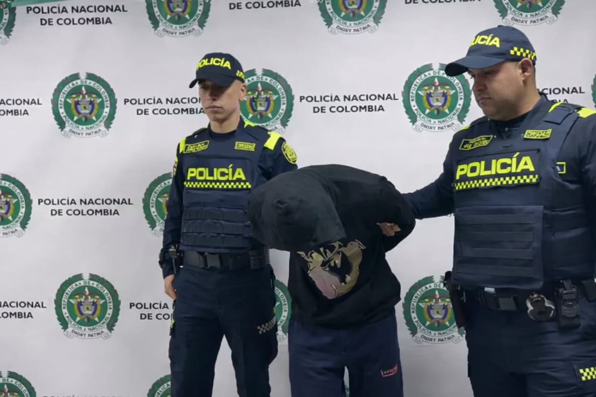 La tranquilidad de una jornada laboral se rompió cuando un hombre irrumpió en un laboratorio del barrio 20 de Julio y protagonizó un episodio que provocó pánico entre las mujeres que se encontraban en el lugar.