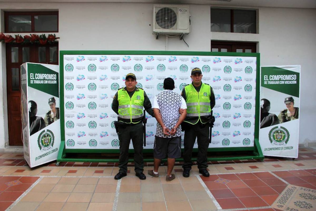 El joven de 20 años, ayudante de construcción de oficio, será presentado en audiencia ante un juez. Deberá responder por tráfico, fabricación y porte de estupefacientes. (Foto: Suministrada / VANGUARDIA LIBERAL)