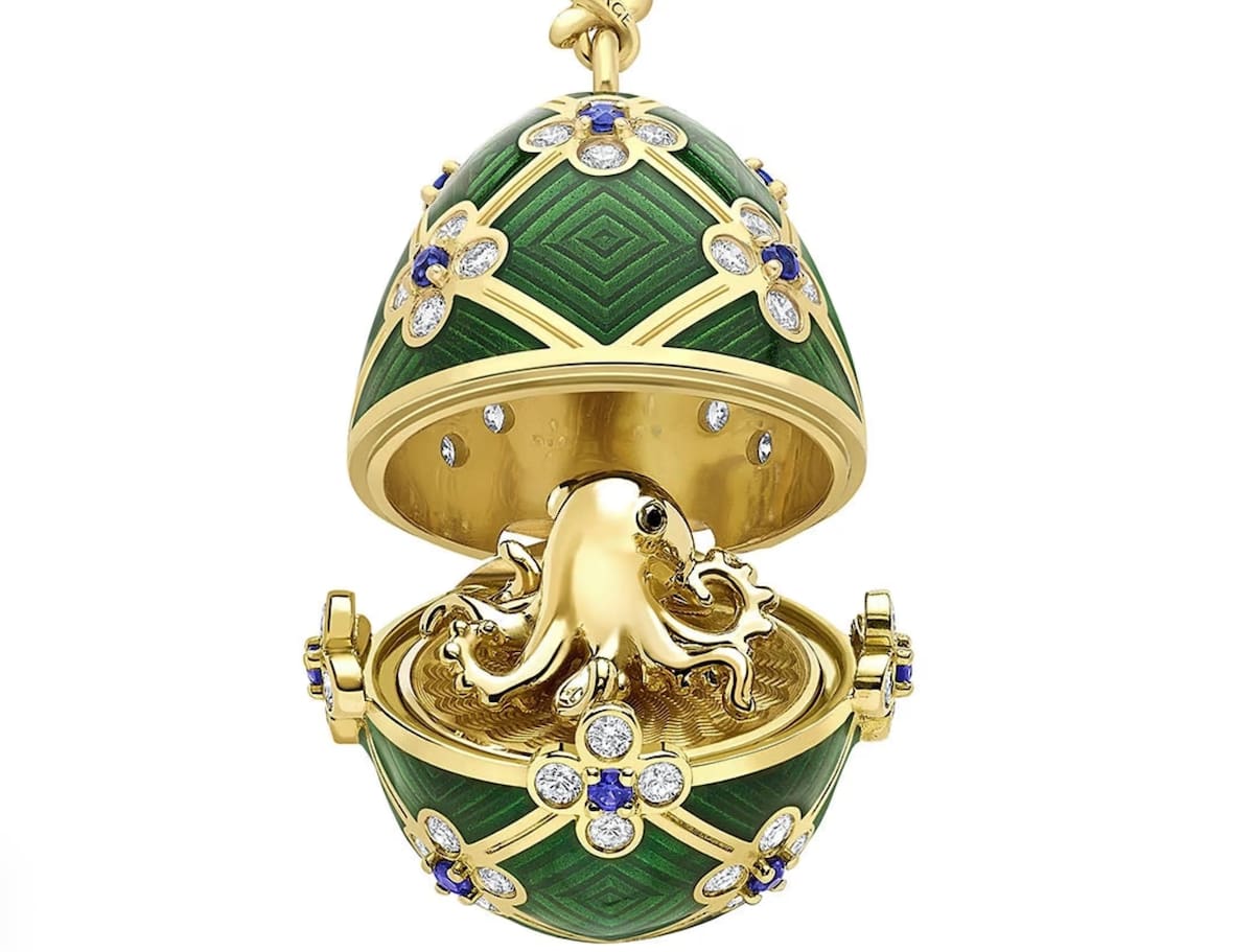 Un hombre de 32 años ha sido detenido en Auckland, en la Isla Norte de Nueva Zelanda, tras presuntamente ingerir un colgante Fabergé valorado en más de 18.000 euros durante un robo en una joyería del centro de la ciudad.