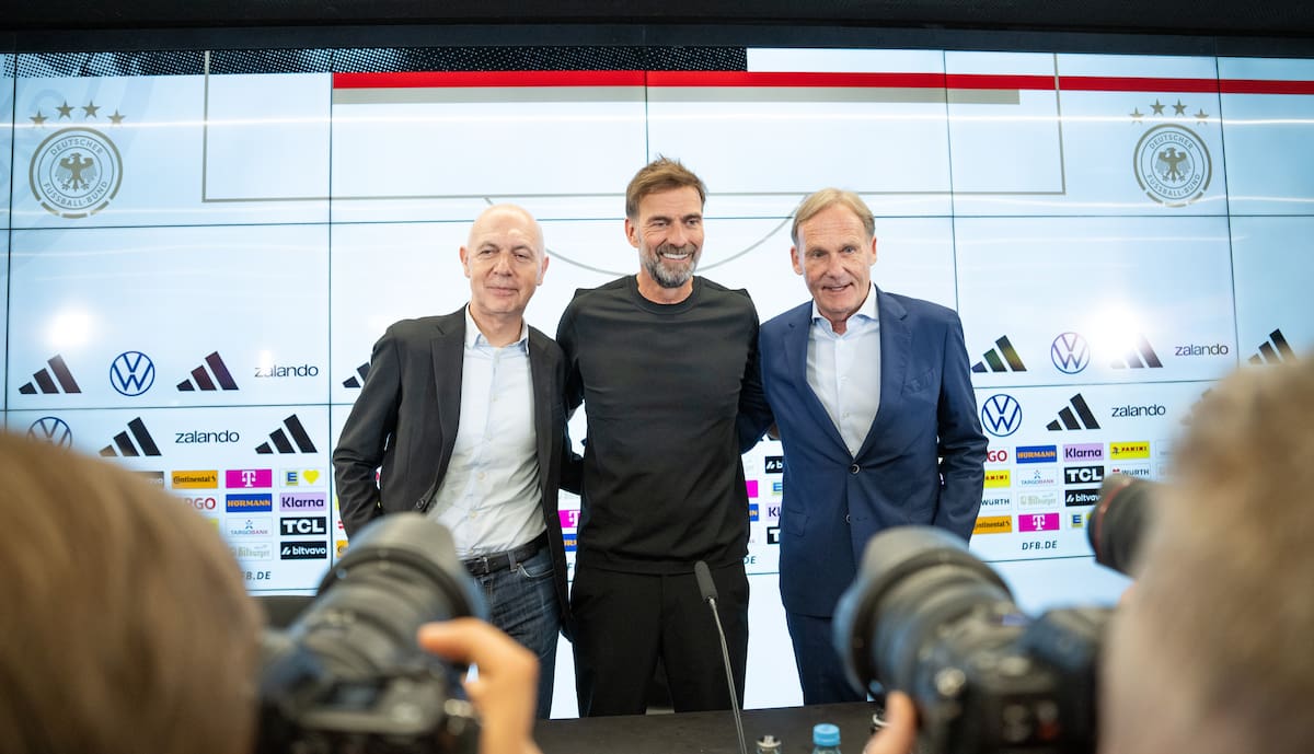 Berlin (Germany), 24/07/2026.- The president of the German Football Association (DFB) Bernd Neuendorf (L) and vice-president Hans-Joachim Watzke (R) present the new German national soccer team's head coach Juergen Klopp during a press conference in Frankfurt am Main, Germany, 24 July 2026. Klopp will take over as head coach of the German national soccer team, the German Football Association (DFB) confirmed. (Alemania) EFE/EPA/Hannes Albert
