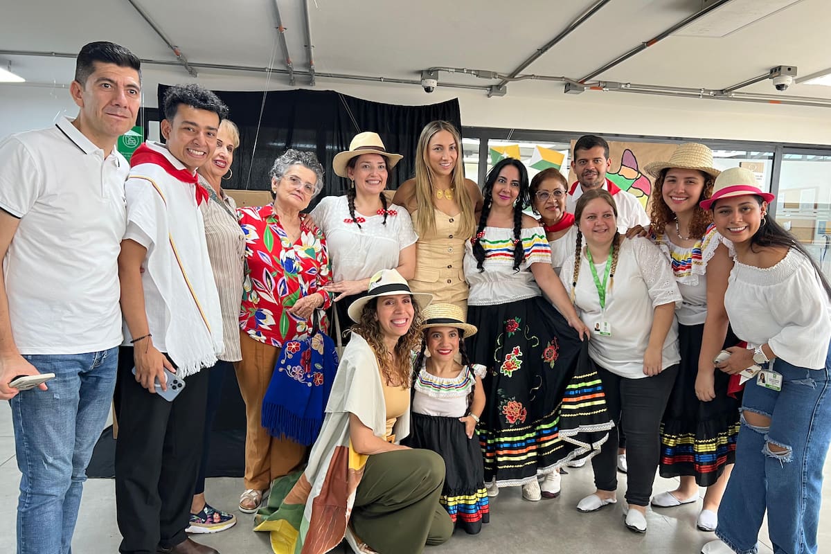 Richard Benavides, Santiago Figueroa, Bertha Monsalve, Gloria Rondón, Clara Inés García; gestora social de Bucaramanga, Paula Ramírez; María Eugenia Mejía, Edwin Díaz, Laura Pardo, Gabriela Perdomo, Andrea Granados; directora del IMCT, Maylin Tatiana Jaramillo, Yessica Carrillo. Suministrada / VANGUARDIA