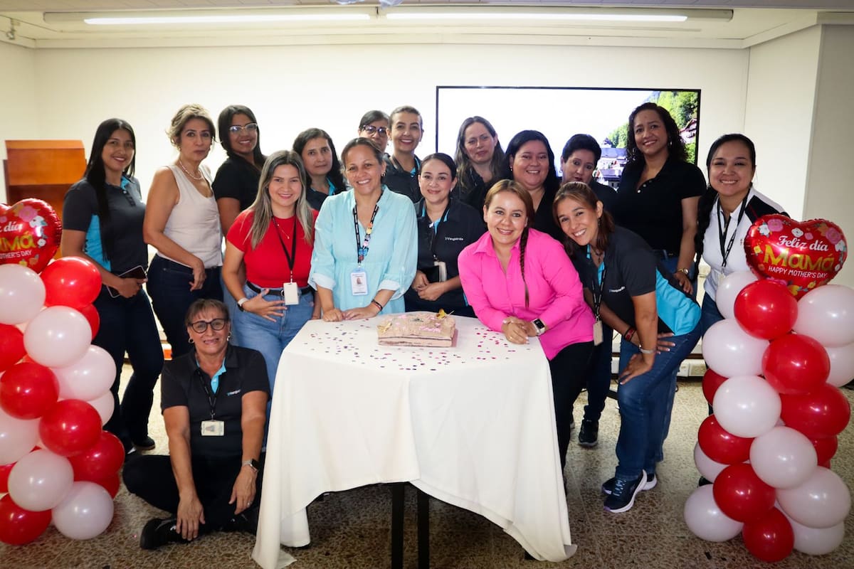 Katherine Díaz, Claudia Galvis, María Eugenia Pinzón, María Fernanda Vega, chila, Katherine Hernández, Yolanda Lozano, Luz Aída Candela, Ana Isabel González y Nathalia Marín, Rosmira Celis, Carolina Collazos, Carolina Bello, Viviana Gamboa, Diana Jaimes, Diana Díaz, Jenny ArAdriana Torres. Franz Rey / VANGUARDIA