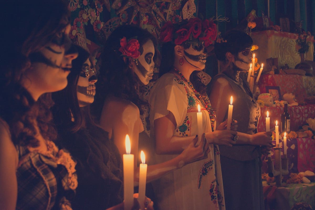 El Día de los Muertos es una celebración en México dedicada a recordar y honrar a quienes fallecieron.