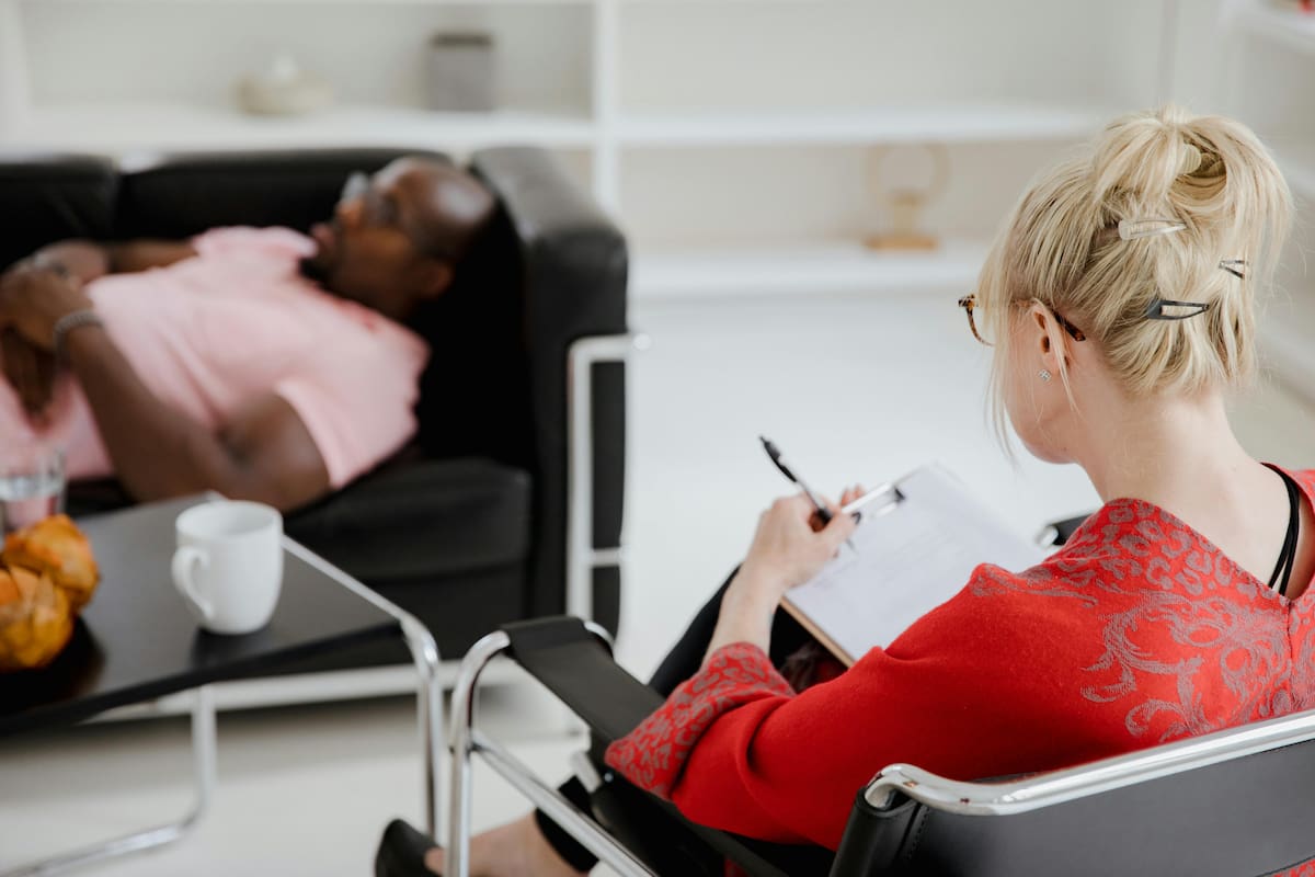 En el Día Mundial de la Salud Mental 2024, se destaca la importancia de cuidar la salud mental en el trabajo, un factor clave para el bienestar y la productividad de los empleados. Foto: Pexels/VANGUARDIA.