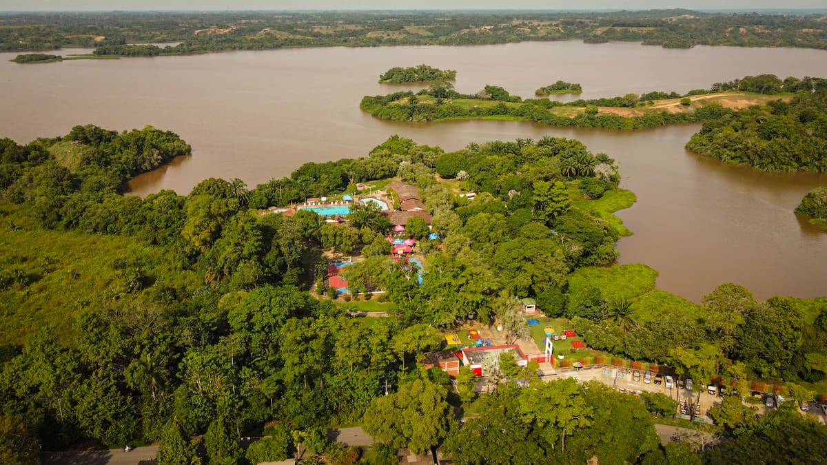 La Ciénaga de San Silvestre, uno de los humedales estratégicos del Magdalena Medio santandereano, hace parte del Distrito Regional de Manejo Integrado (DRMI) Humedal San Silvestre, y cuenta con Plan de Manejo Ambiental adoptado mediante el Acuerdo 045 de 2022, según la CAS. Foto: Jaime Arnache/Vanguardia