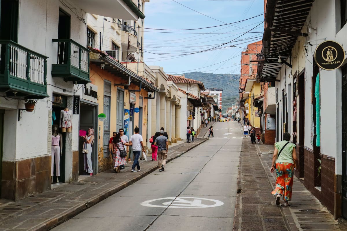 La jornada se desarrolló a pesar de las quejas de los comerciantes por el impacto económico de la actividad en plena temporada de turistas.