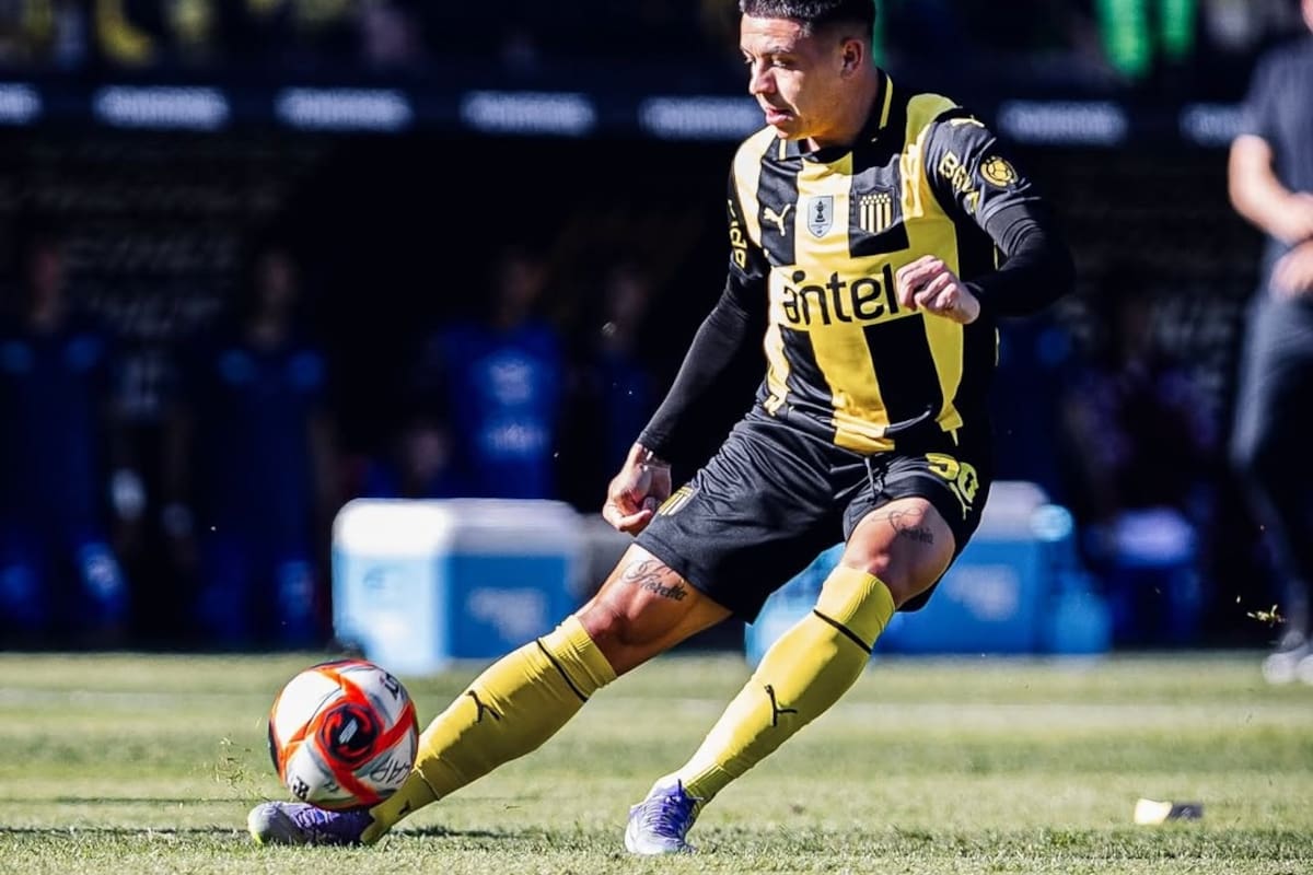 El volante de Peñarol fue denunciado en 2021 por una jugadora de hockey de Estudiantes de La Plata y tendrá arresto domiciliario. /FOTO: Instagram