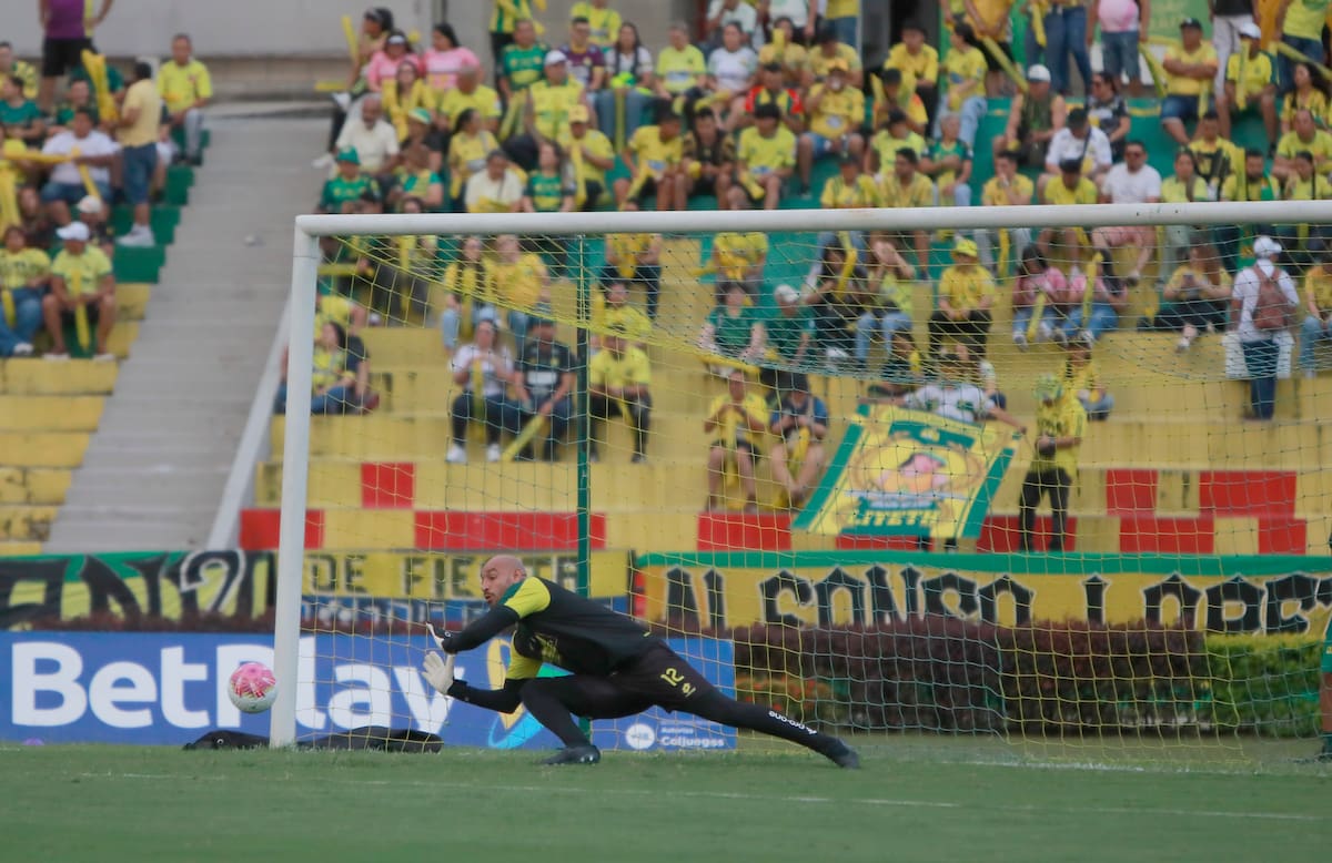 Diego Novoa encontró en el Atlético Bucaramanga una nueva oportunidad para continuar su carrera y volver a disfrutar del fútbol después de haber pensado en dejarlo. Foto: Jaime Moreno/Vanguardia