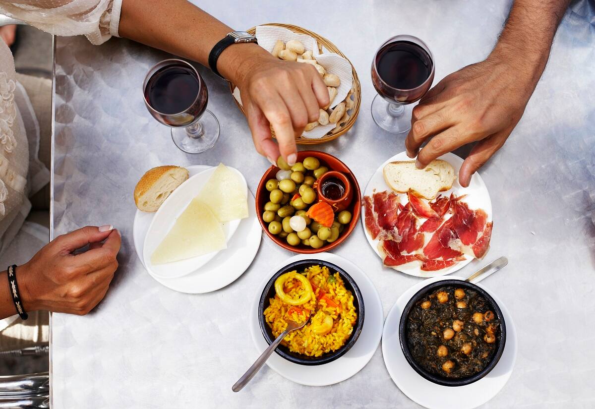 La dieta estilo mediterráneo tiene menos carnes y carbohidratos que una dieta estadounidense típica. Getty Images / VANGUARDIA