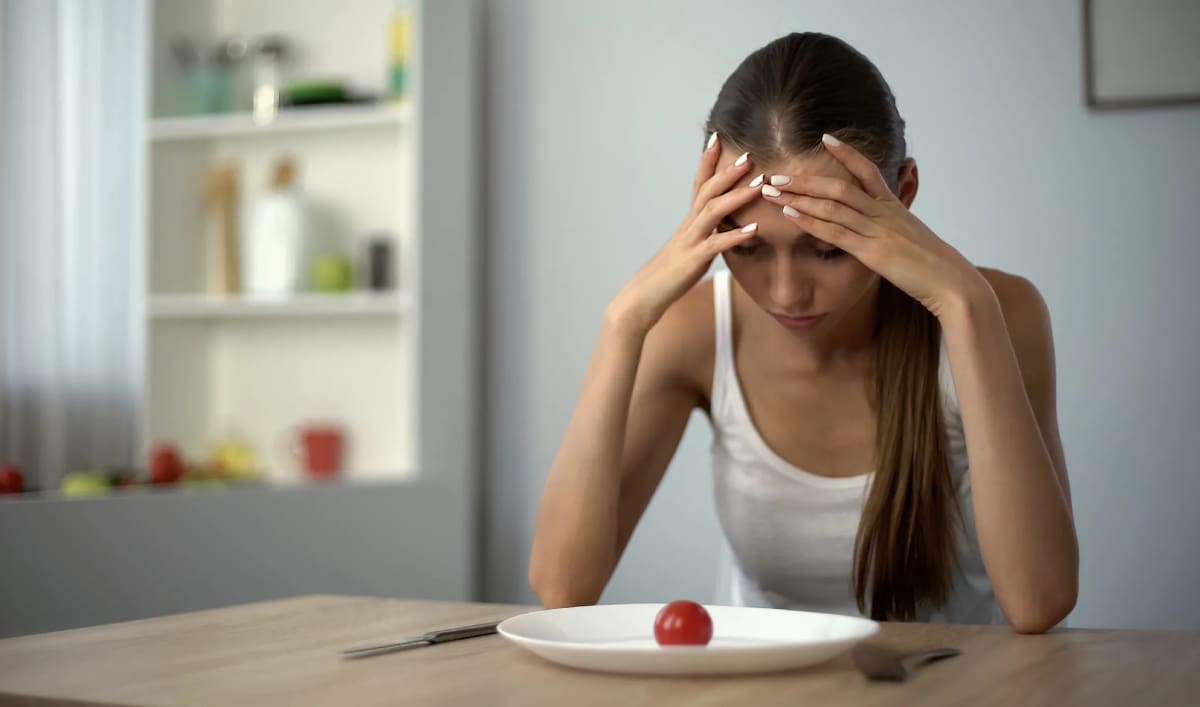 El inicio de año trae presión por “reiniciar” el cuerpo y bajar de peso rápido, pero los detox y dietas extremas no son la respuesta. Cuidar la salud implica constancia, no atajos. / iStock