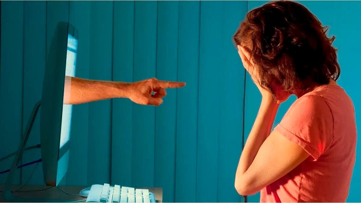 En torno al ciberbullying, su particularidad es que el iniciador normalmente oculta su identidad bajo avatares propios del mundo digital. Fotos: Pixabay/VANGUARDIA