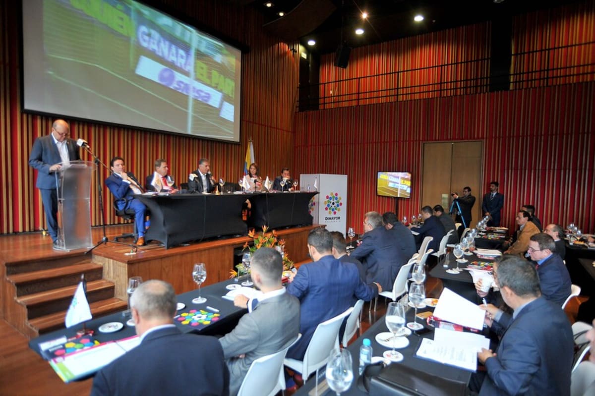 Varios clubes y directivos del fútbol colombiano son investigados por la SIC. Foto: Colprensa.