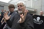 Dinamarca no extradita a Japón al defensor de ballenas Paul Watson y lo deja en libertad