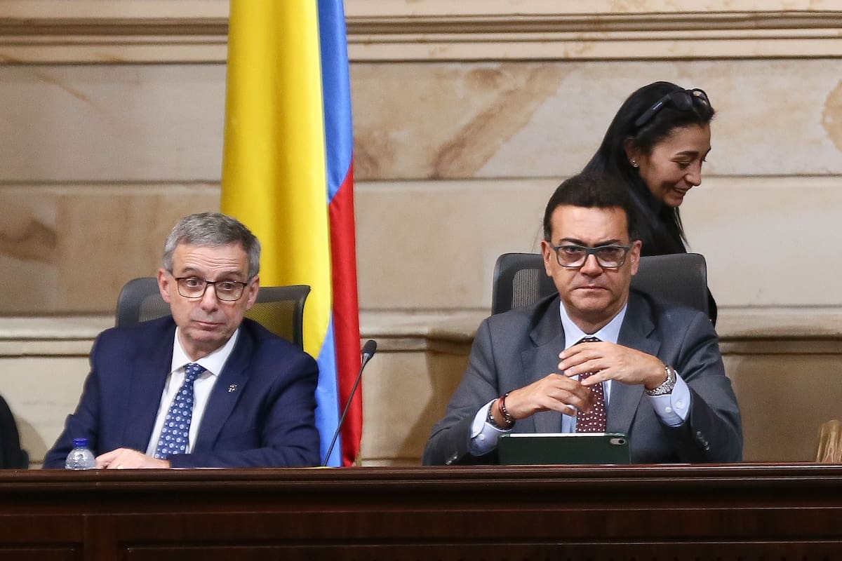 Bogotá. Septiembre 1 de 2026. En el Capitolio Nacional se llevan a cabo las comisiones económicas conjuntas terceras y cuartas del Senado y la Cámara de Representantes en la que se decretará el presupuesto de rentas y recursos. En la foto: De izquierda a derecha, Ministro de Hacienda, Miguel Gómez Martínez y Julián Buitrago, Director del Departamento Nacional de Planeación. (Colprensa - Lina Gasca)