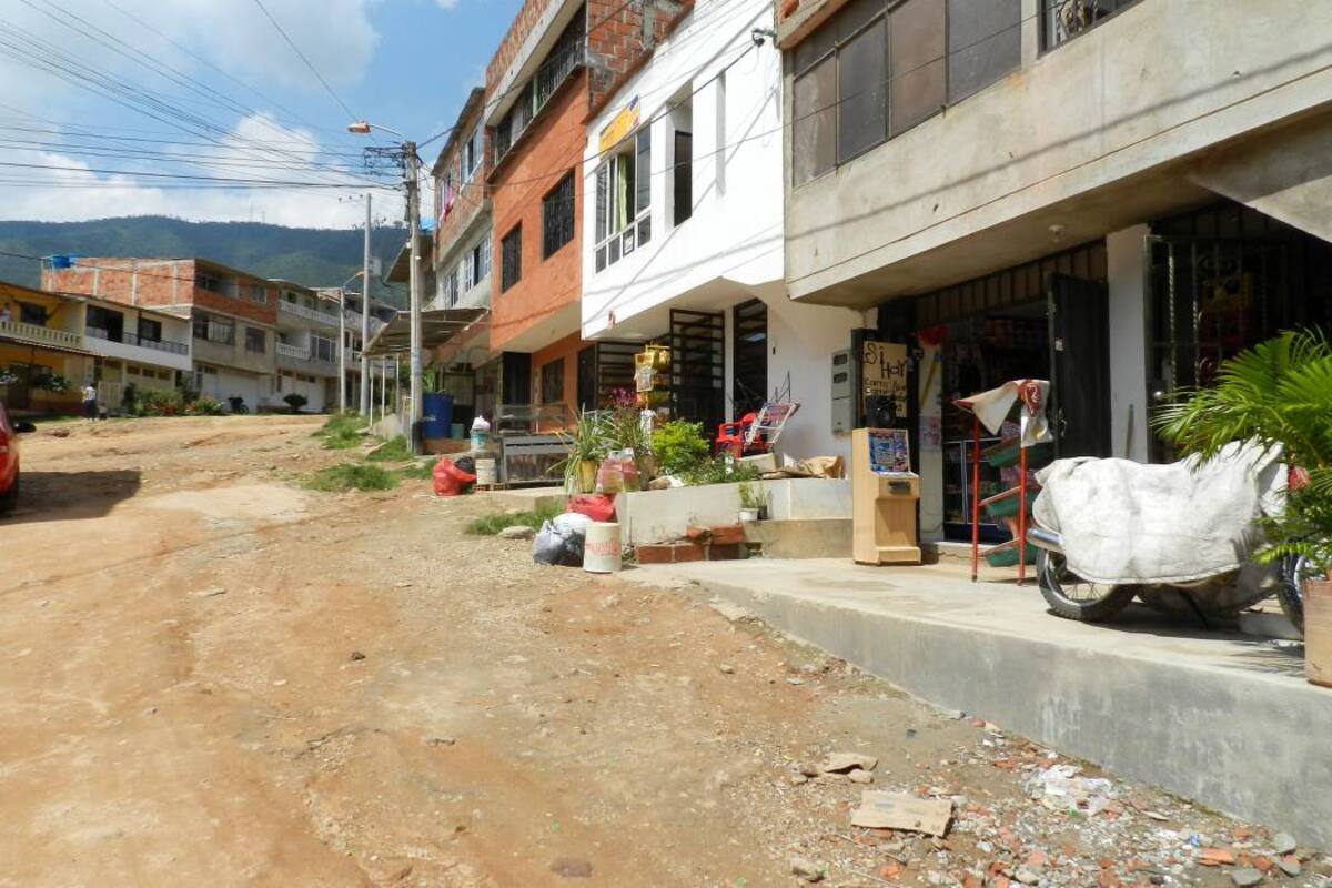 Atendiendo a las versiones de los denunciantes, las vías y el alcantarillado son dos temas que han estado paralizados por este problema, que parece crecer cada día más. (Foto: Íngrid P. Albis Pérez/VANGUARDIA LIBERAL)